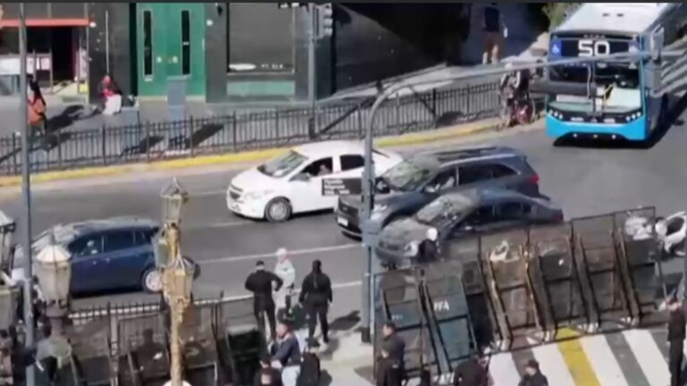 Nueva movilización de jubilados frente a un Congreso blindado por las fuerzas