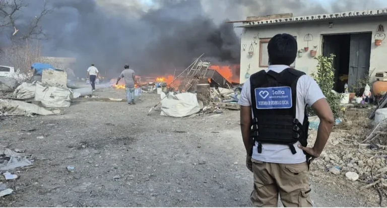 Trabajan contrarreloj para controlar los incendios en Salta