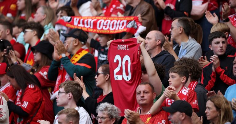 Estremecedor homenaje para Diogo Jota en Anfield: los hinchas de Liverpool lo recordaron a puro aplauso durante el  amistoso con Athletic de Bilbao