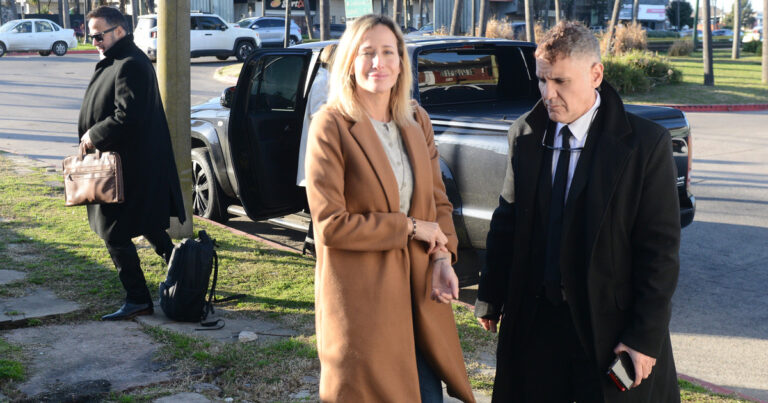 Juicio contra el ex marido de Julieta Prandi: un biombo en la sala para que ella no vea a Claudio Contardi