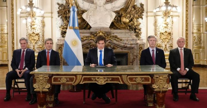 ?No se dejen engañar por los que llevaron al país al pozo?