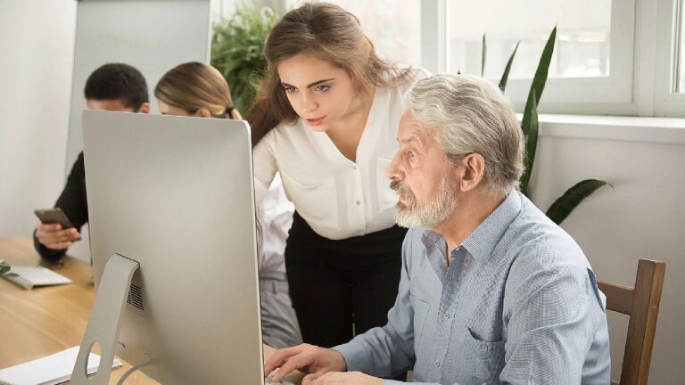 Lanzan programa gratis de capacitación en Inteligencia Artificial para mayores de 50 años