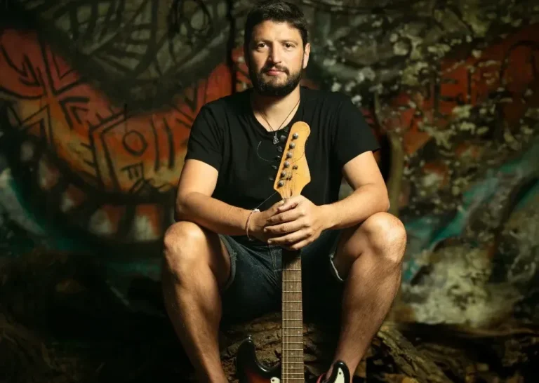 Tito González presenta A dos bachas, su primer disco solista, en el Gran Salón de la Lavardén