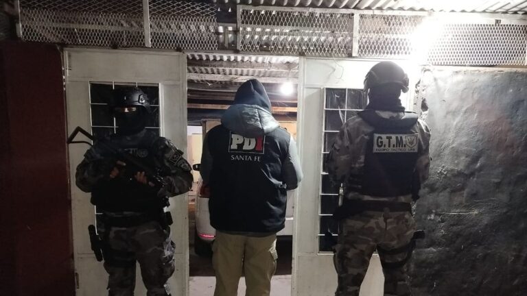 Operativo antinarco en Rosario y Baigorria: 12 detenidos y droga escondida en el botín de un nene