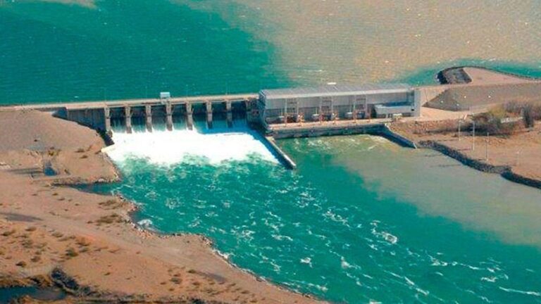 Autorizaron la venta de las acciones de las centrales hidroeléctricas del Comahue