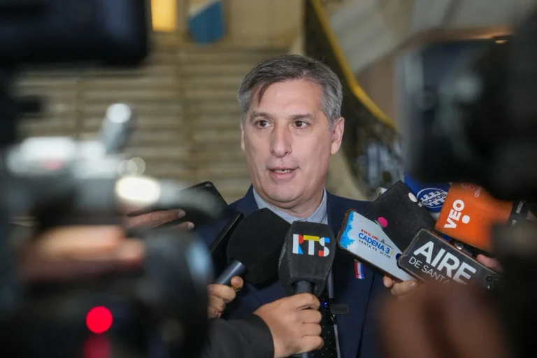 Pablo Olivares, ministro de Economía de Santa Fe: No dejaremos que el kirchnerismo meta la mano en los fondos del Iapos