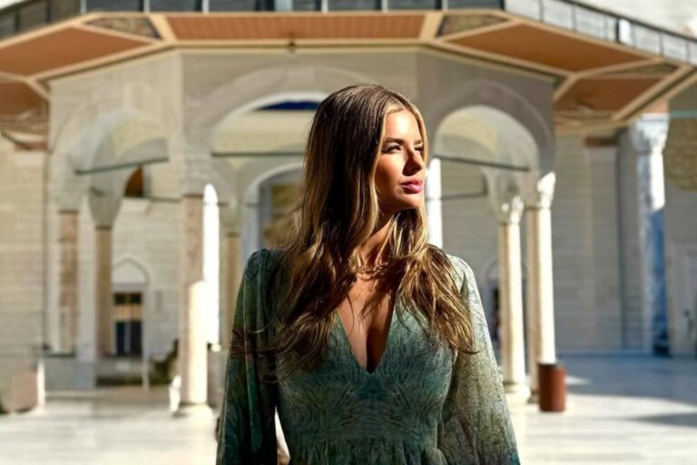 La China Suárez mostró su domingo en Estambul y dejó a todos sin palabras con las fotos dentro de una mezquita