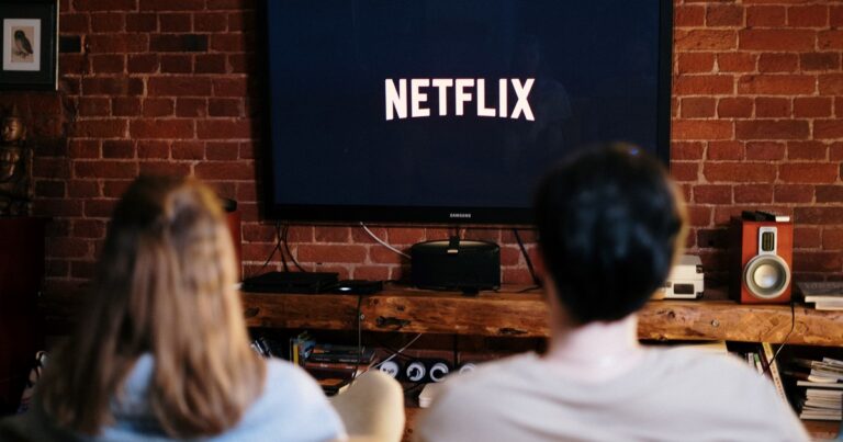 Las series y películas más sensuales para ver en Netflix y subir la temperatura
