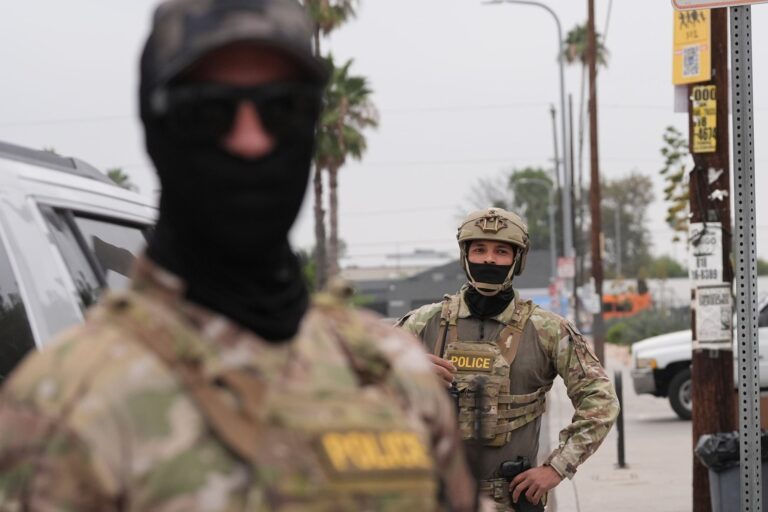 Qué hacer cuando llegan los federales: el manual de las ciudades en el ojo de las autoridades migratorias de EE.UU.