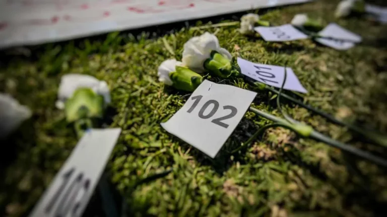 Villa Gobernador Gálvez se movilizó y abrazó a sus víctimas del fentanilo contaminado