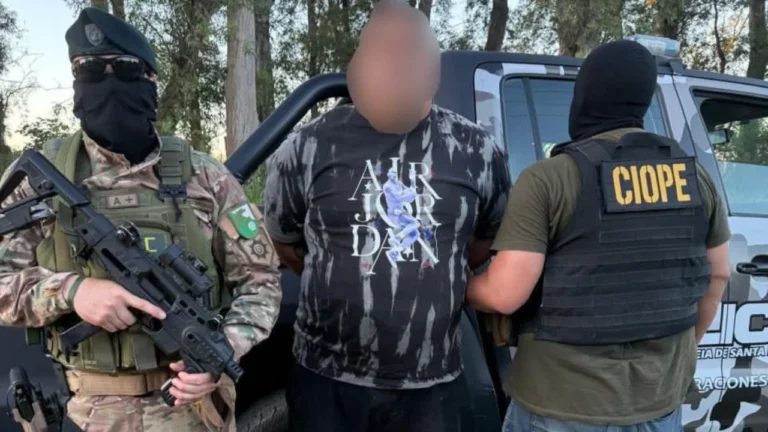 Fierros para tirar para arriba: imputaron al Gordo Palavecino, nexo entre la barra de Central, Los Menores y el clan Alvarado