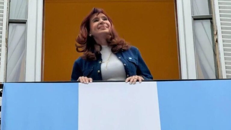 Cristina Kirchner presenta «una lenta recuperación» y seguirá internada