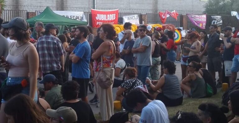 Lustramax. Gran festival en apoyo a sus trabjadores