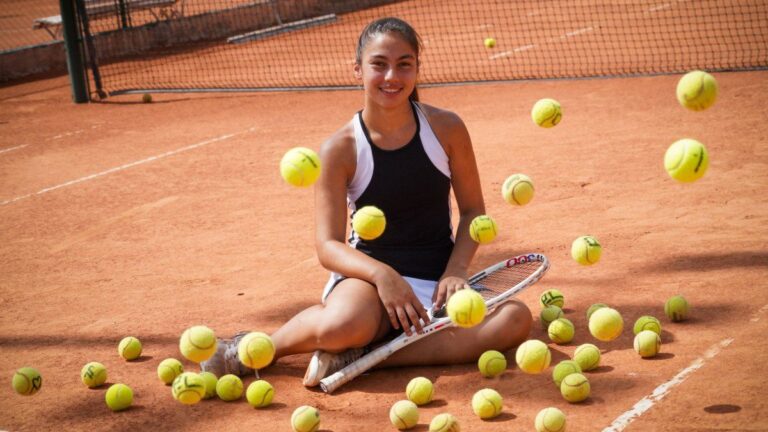 Tenis: la historia de Luana, una chica que no corre tras la pelotita sino tras su destino