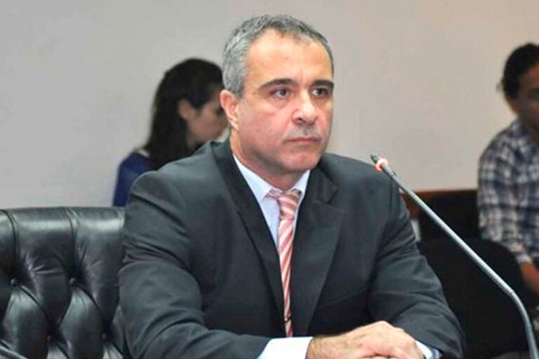 Quién es Adrián González Charvay, el juez de Campana que se quedó con el caso de la quinta ligada a la AFA