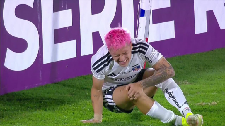 El insólito penal que da la vuelta al mundo: intentó picarla, se lo atajaron y terminó lesionado