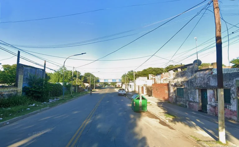 Le preguntó si vendía drogas y, cuando le dijo que no, le disparó: quedó internado en el Heca