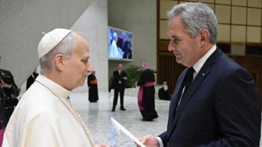 Javier Milei invitó al papa León XIV a visitar la Argentina