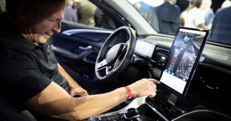 Vehículos conectados: qué datos recopilan los autos de hoy, quién puede acceder y para qué se usan