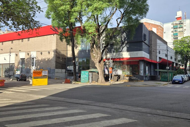 Venden un terreno único en una avenida que crece a pasos de Belgrano R