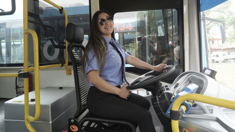 Récord histórico: las mujeres ya son el 12% de los choferes de colectivos