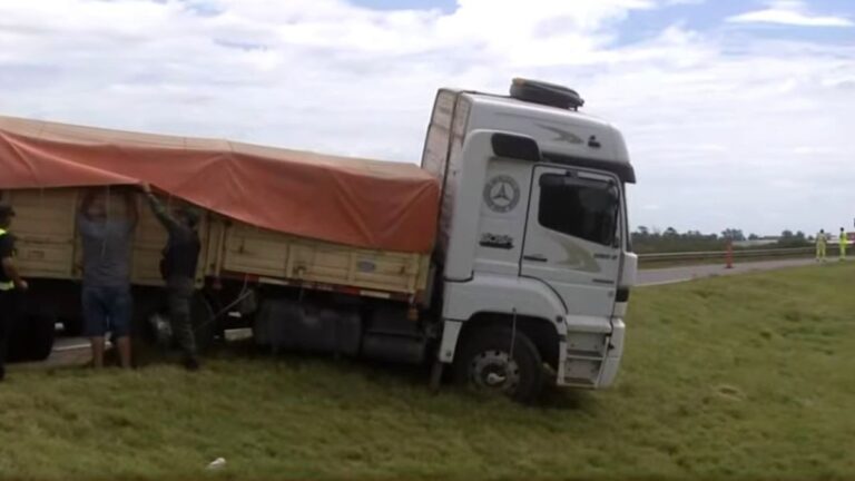 Demoras en la autopista Rosario-Buenos Aires por un choque cerca de Villa Gobernador Gálvez