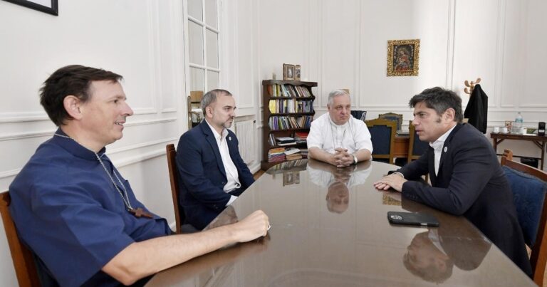 Kicillof se reunió con los obispos para hablar de «los desafíos que plantea la situación económica y social»