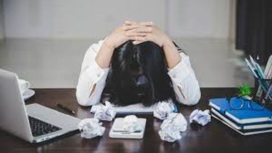 Casi la mitad de los argentinos vive en hogares con «estrés económico»